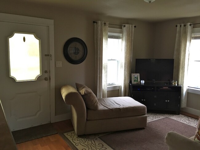 Photo - Adorable 1 bedroom house