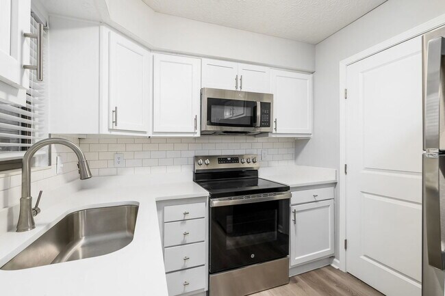 Photo - 3098 Griggsview Ct
