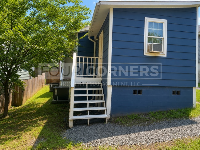 Photo - 409 N Maple St Unidad C