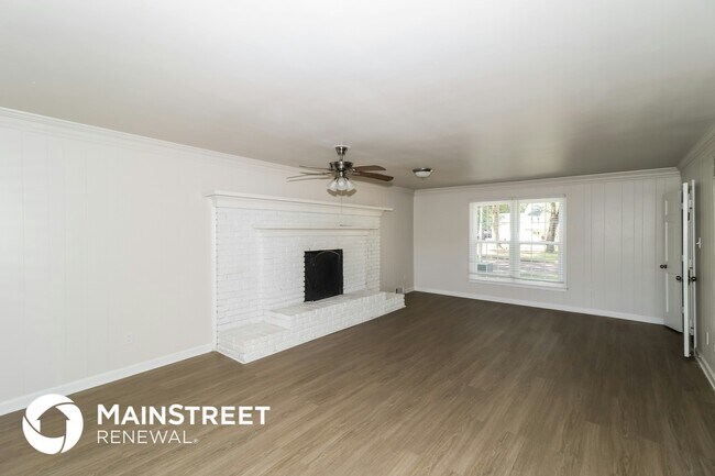 Photo - 109 W Pecan Valley St