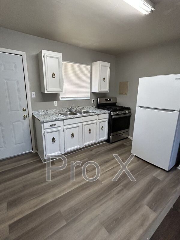 Photo - 208 W 1st St Unit 208 W. 1st Apt. B