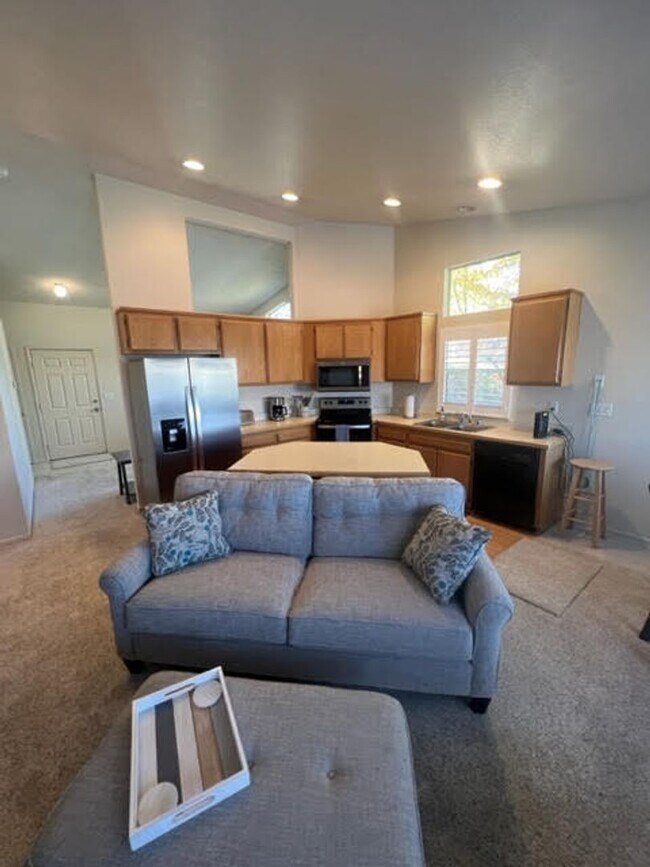 Clean Executive Rental Available Now For Rent in Reno, NV