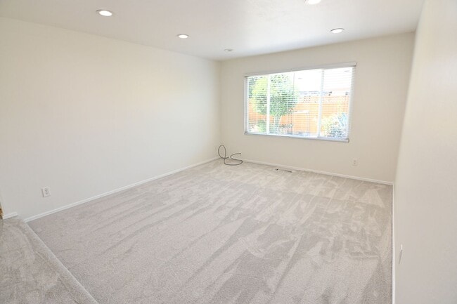 Photo - 5659 Lathrop Dr