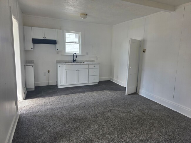 Photo - 313 E Ewing Ave Unit 1