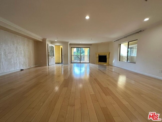 Building Photo - 2435 Florencita Dr W Unit 203 Rental