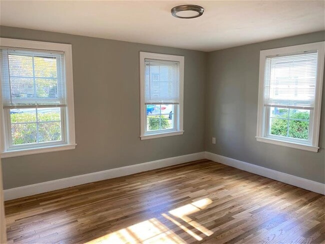 Building Photo - 30 Linden Ave Unit 2