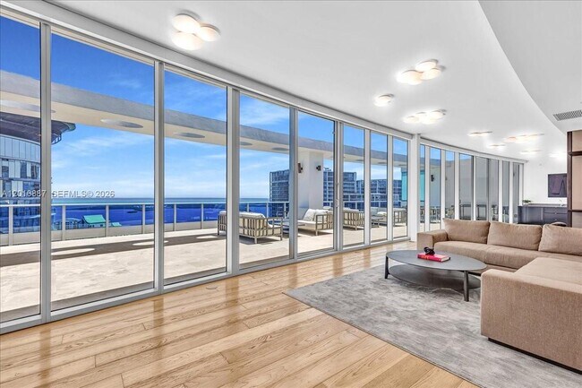 Photo - 200 Biscayne Blvd Way Unit PH 5401