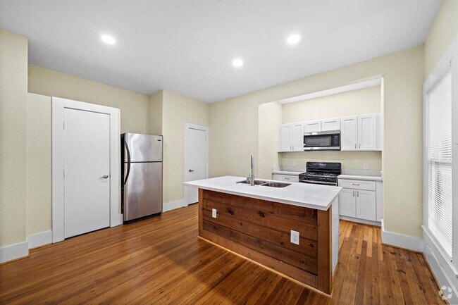 Building Photo - 811 Sul Ross St Unit 2 Rental