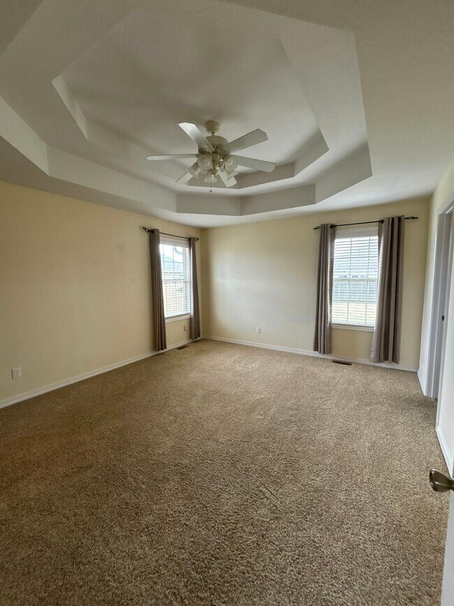 Photo - 812 E Spring Dr