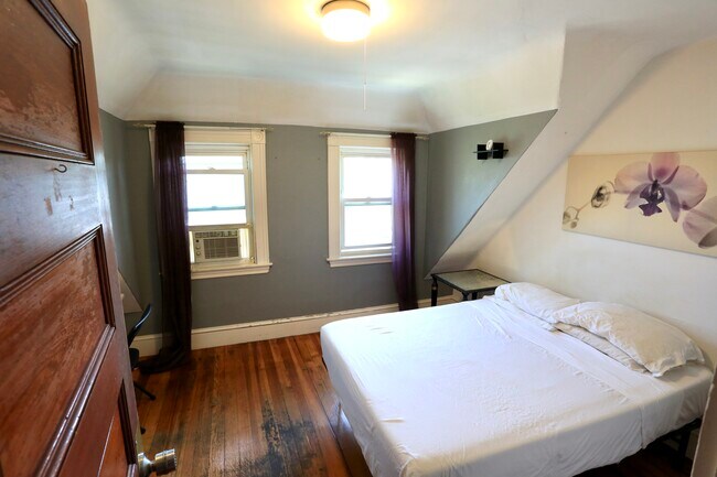 Building Photo - 124 Forest St Unit 3