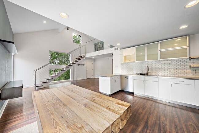 Photo - 2413 Emancipation Ave