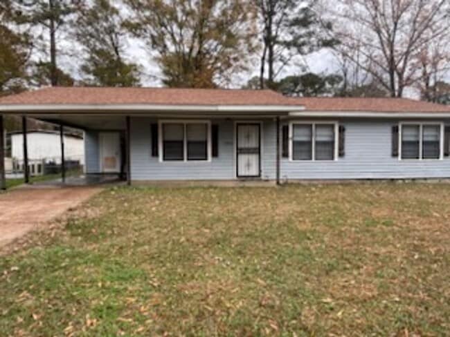 Building Photo - 2860 Charleston Dr