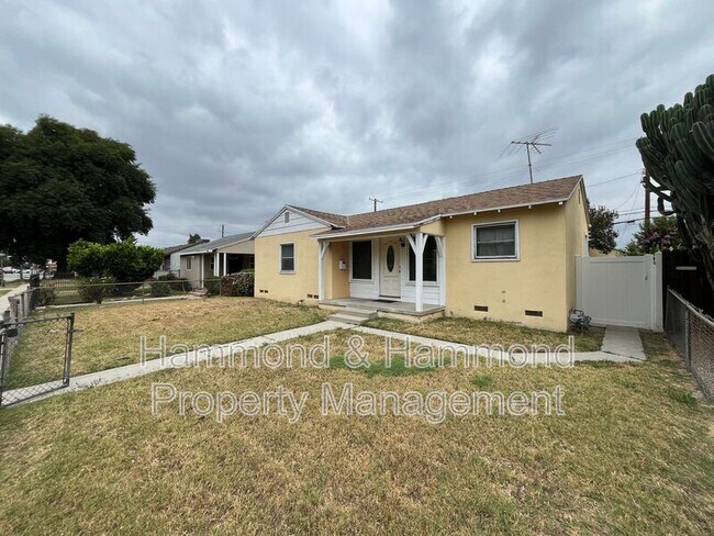 Photo - 18003 Saticoy St