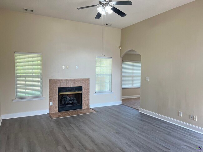 Photo - 101 Mallards Landing Dr