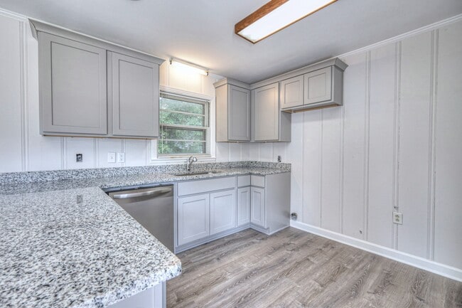 Photo - 520 E College St