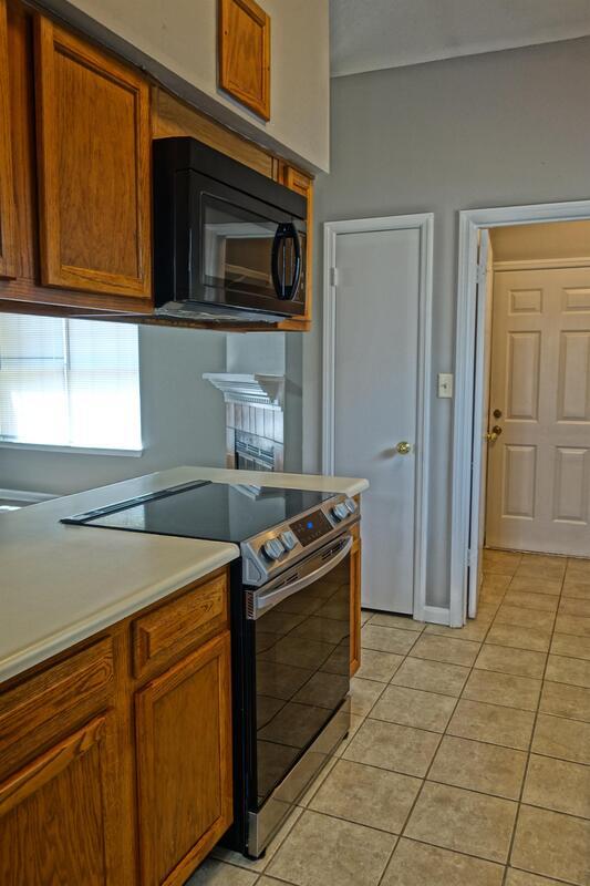 Photo - 13916 Sandhurst Dr SW