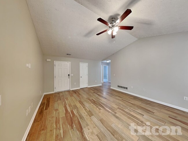 Photo - 304 Johnny Ln