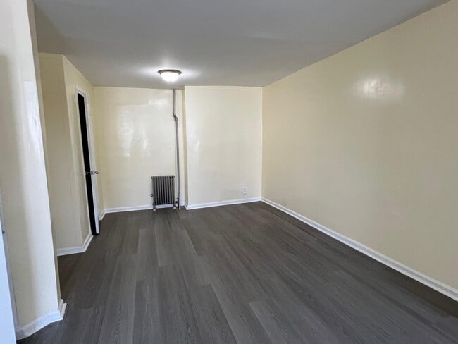 Photo - 114-07 Jamaica Ave