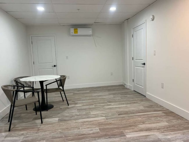 Photo - 4105 Poinsett Rd Unit M