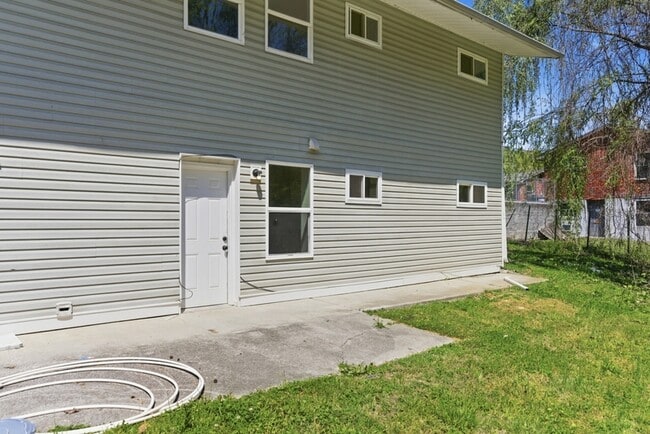 Building Photo - 3300-3374 Valley View Drive - 3334