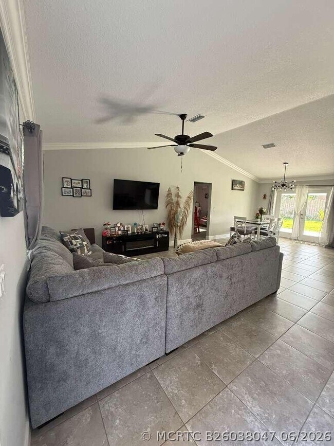 349 NW Hibiscus St