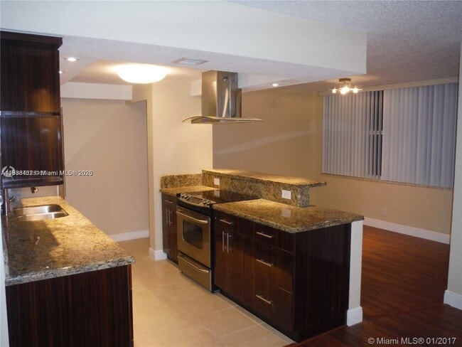 Building Photo - 9431 Live Oak Pl Unit 409 Rental
