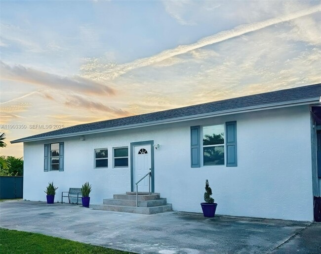 Building Photo - 4921 SW 164th Terrace