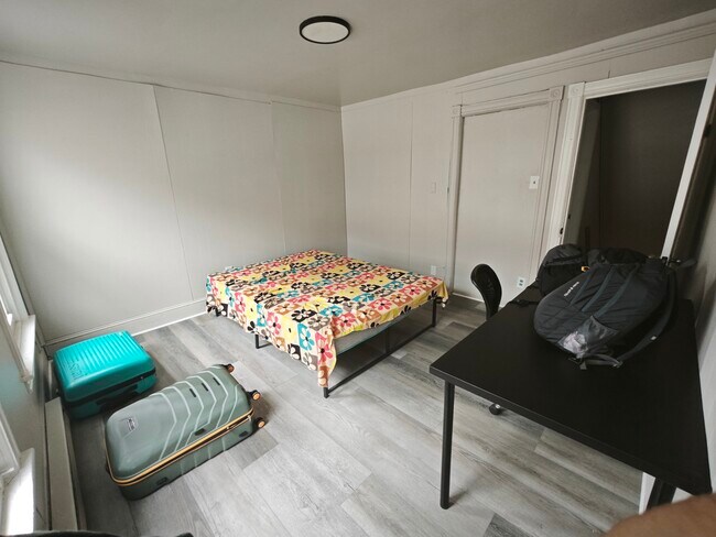 Photo - 827 Laufer St