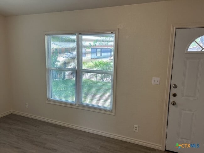 Photo - 912 Southside Dr