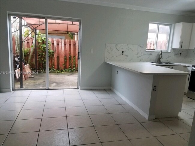 Photo - 10658 NW 87th Ct Unidad 10658