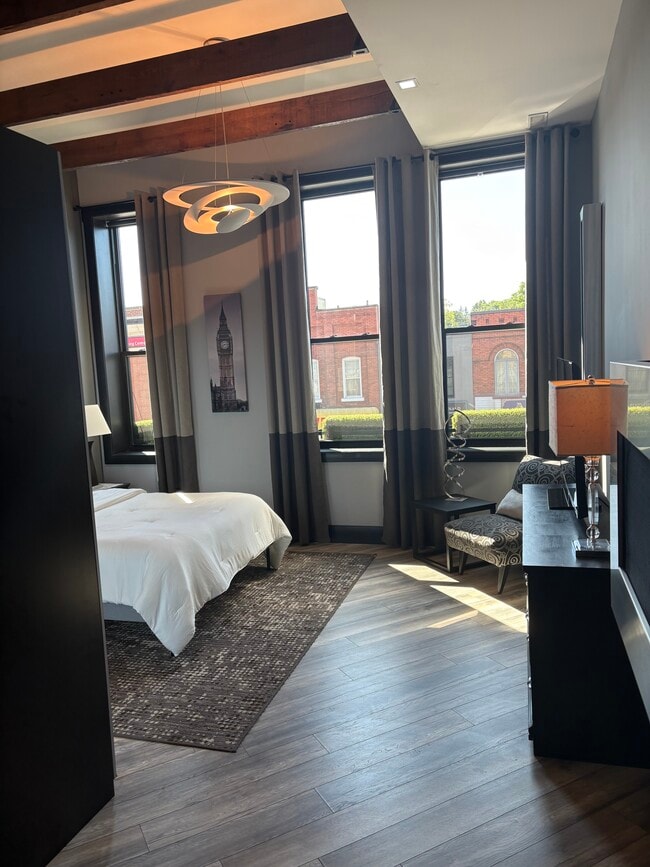 Building Photo - Historical Charm Open Concept Unit 1