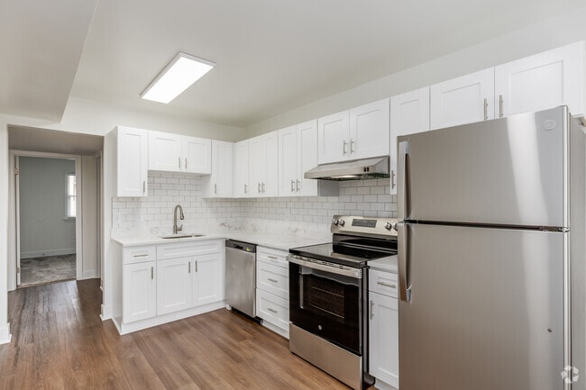 2BR, 1BA - 840SF - Kitchen