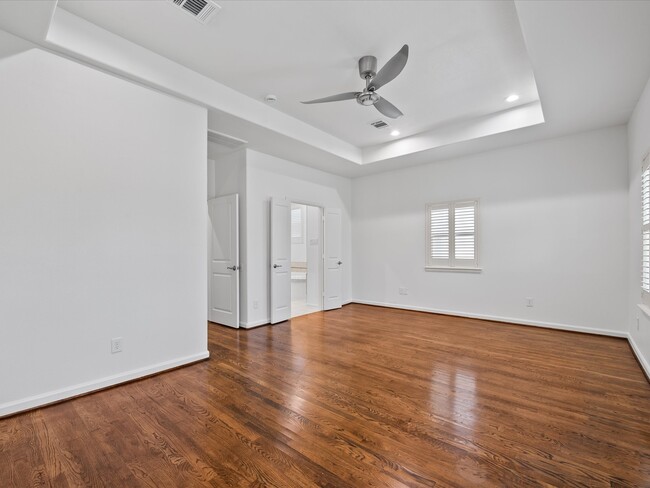 Building Photo - 588 Bomar St