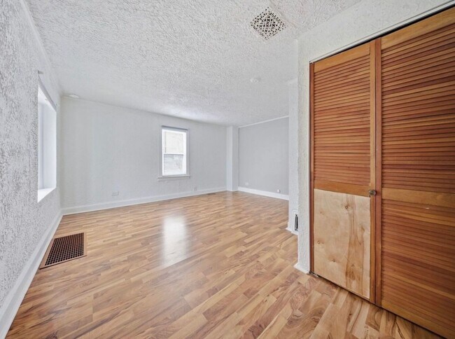 Photo - 604 N 8th Ave