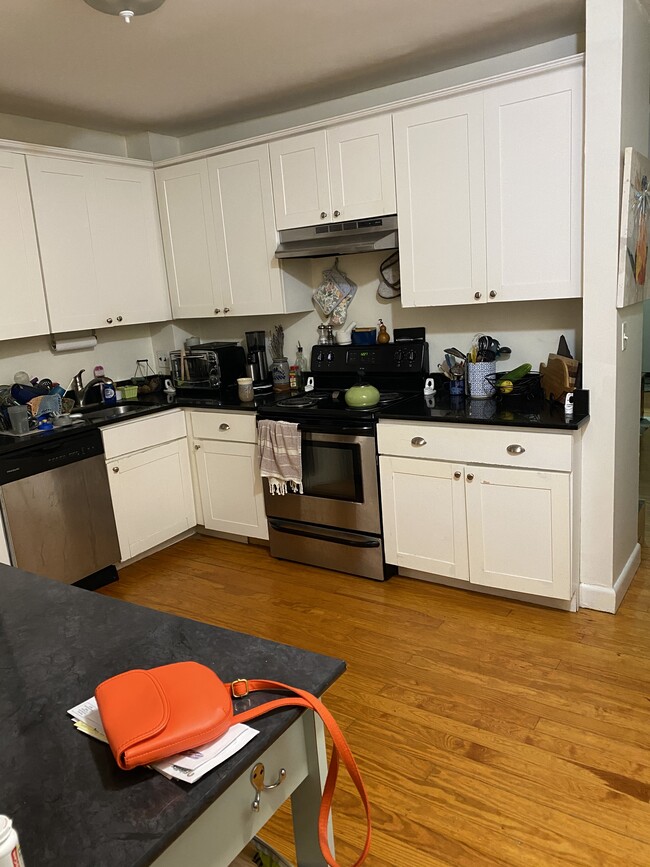 Photo - 1728 Beacon St
