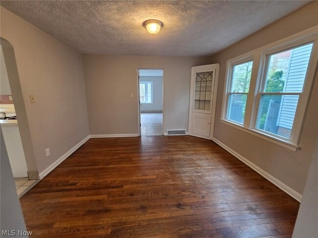 Photo - 4021 Bushnell Rd