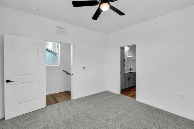 Photo - 1588 Bernard St