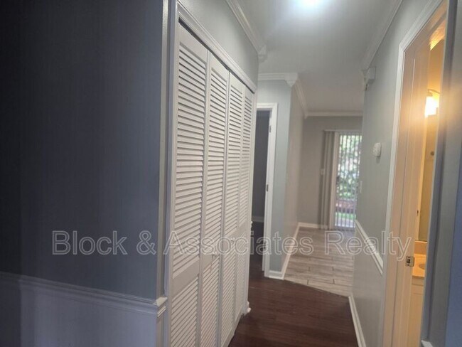 Photo - 702 Westbrook Ct