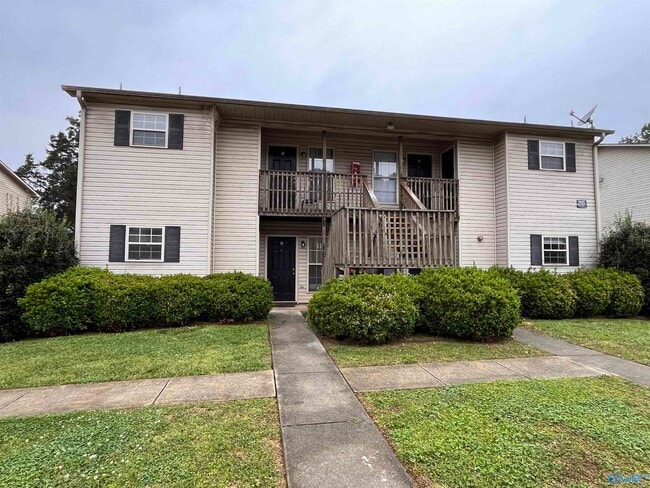 Building Photo - 5005 Chancellor Square Unit A