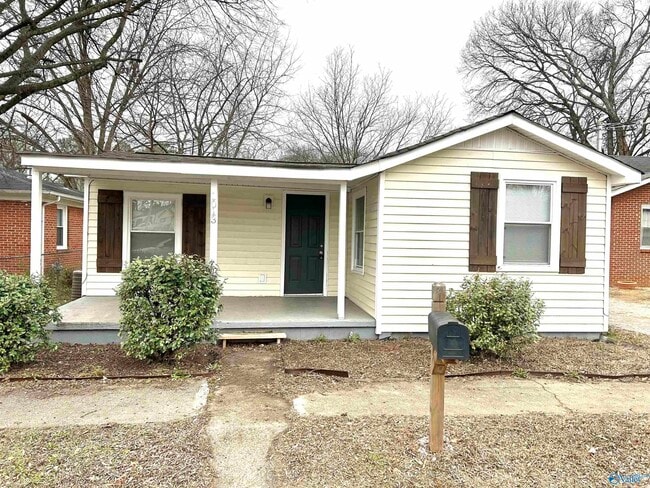 Building Photo - 1013 Meadow Dr NW