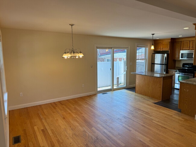 Photo - 74 Chapel St