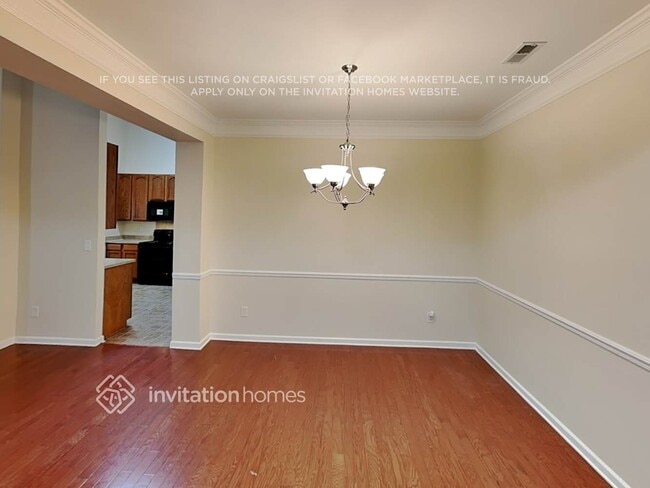 Photo - 200 Augustus Lane