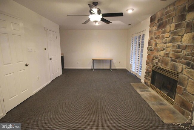 Photo - 5918 Edson Ln