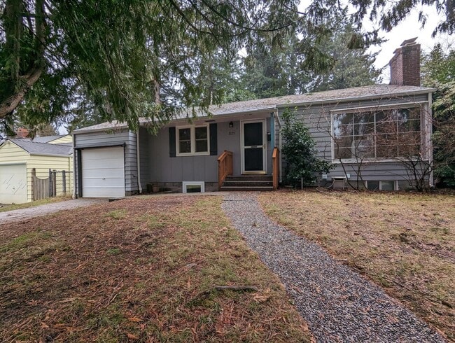Building Photo - Deceptively Large Wedgewood Home!