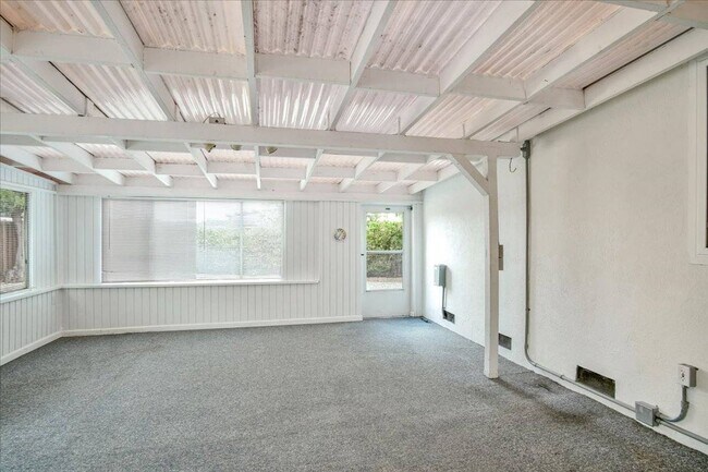 Photo - $3,950 / 4br - 1463ft2 - Updated 4 Beds / ...