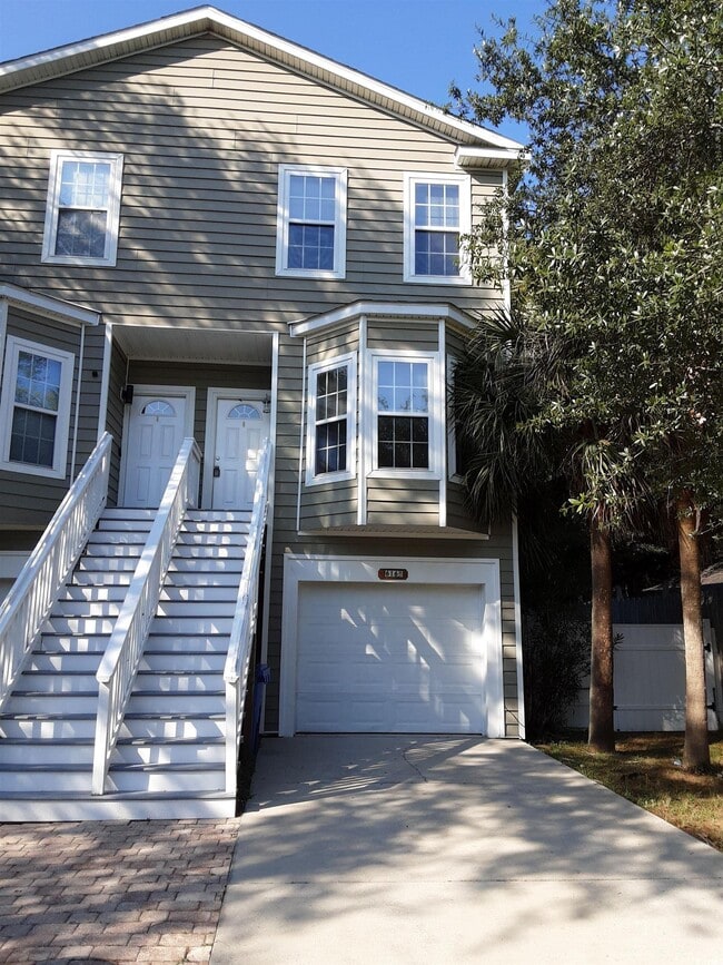 Building Photo - 616 Cypress Dr