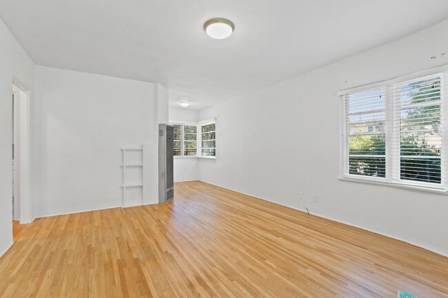 Photo - 2202-2206 20th St in Santa Monica! Near Ocean Park Blvd. Unidad 2202A