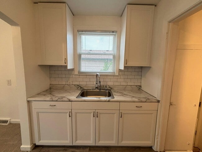 Photo - 23045 Harding Ave