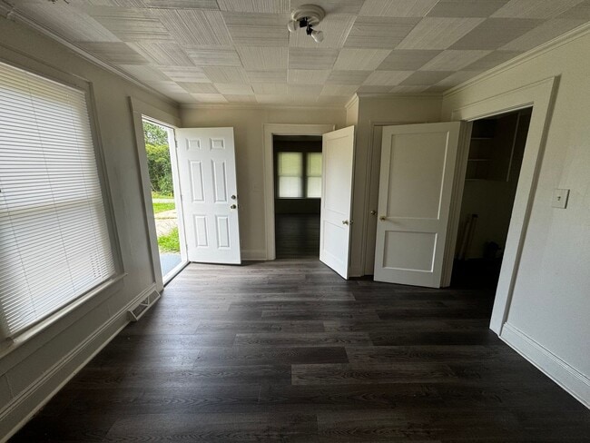 Photo - 408 Ross Grove Rd E