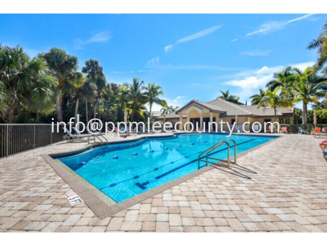 Building Photo - Luxury &amp; Gated!  2/3 Bedroom with Garage